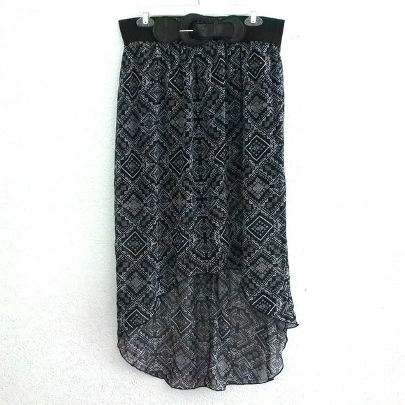 No boundaries, black and white, geometric pattern, high-low skirt - Picture 2 of 6